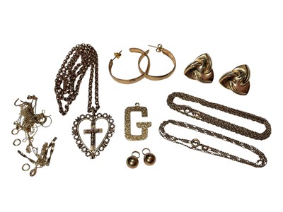Lot 284 - Group of 9ct gold jewellery to include a heart / crucifix pendant on chain, other chains, initial 'G' pendant and two pairs of earrings