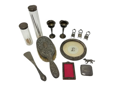 Lot 267 - Small selection of miscellaneous silver and white metal