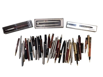 Lot 3150 - Group of pens to include Parker, Papermate and others