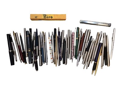 Lot 3151 - Group of pens to include Parker, Papermate and others, some boxed
