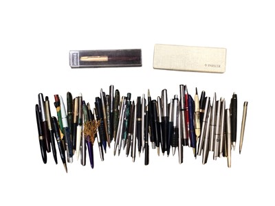 Lot 3152 - Group of pens to include Parker and others, some boxed