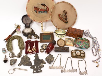 Lot 715 - Good collection of vertu items