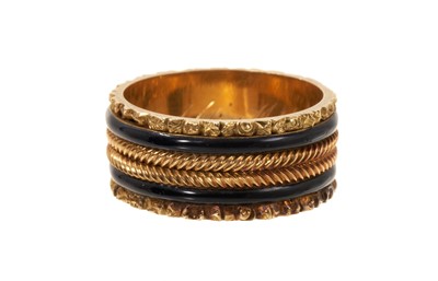 Lot 404 - George III gold and black enamel mourning ring with a double band of wrythen gold and black enamel rings with a chased gold shell and foliate border, the interior inscribed 'Mrs Joseph Wilson di...