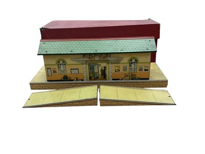 Lot 2013 - Hornby series and Lionel O gauge tinplate platforms, in original boxes (4)