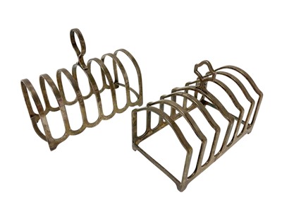 Lot 294 - 1920s silver six division toast rack, with hooped divisions and central handle (Birmingham 1922)