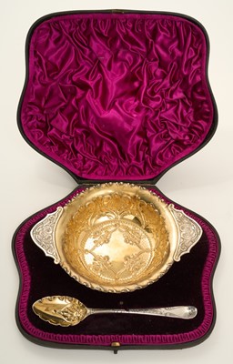 Lot 303 - Victorian silver gilt Christening bowl and associated spoon, in fitted velvet-lined case