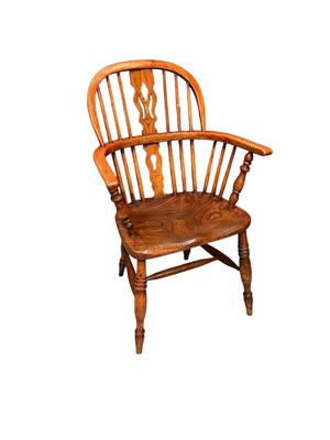 Lot 1507 - Antique ash and elm Windsor chair