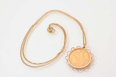Lot 523 - Victorian gold full sovereign 1901 in pendant mount on chain