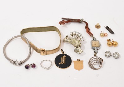 Lot 869 - Group of assorted jewellery items