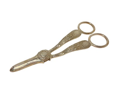 Lot 366 - Pair of grape scissors