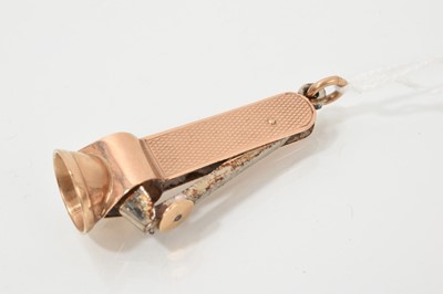 Lot 705 - 9ct gold cigar cutter