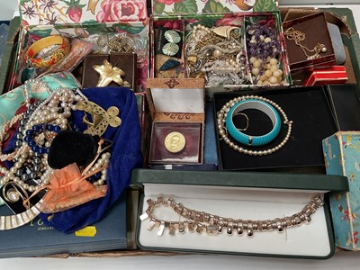 Lot 44 - Large quantity of vintage costume jewellery, jewellery boxes and bijouterie