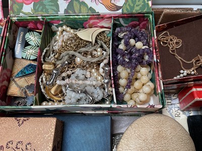 Lot 44 - Large quantity of vintage costume jewellery, jewellery boxes and bijouterie