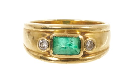 Lot 693 - 18ct gold emerald and diamond ring