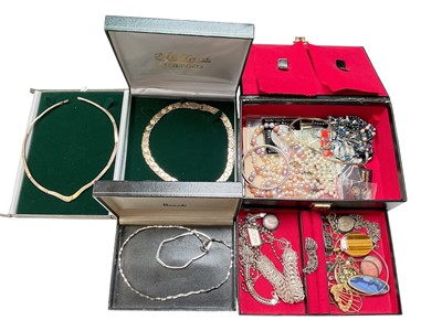 Lot 152 - Group of silver and other jewellery