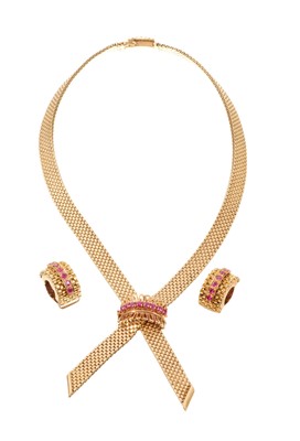 Lot 612 - Garrard & Co. gold and ruby necklace and ensuite earrings