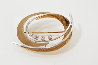 Lot 626 - 1960s abstract gold and diamond brooch