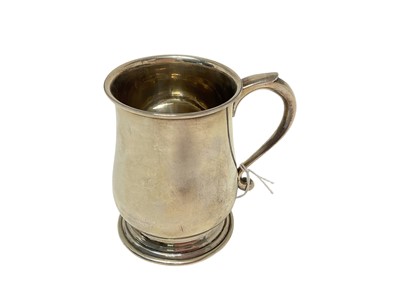 Lot 354 - Silver half pint tankard