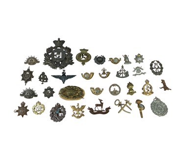 Lot 785 - Collection of approximately thirty British Military cap badges to include Parachute Regiment and Royal Warwickshire Regiment, (30).