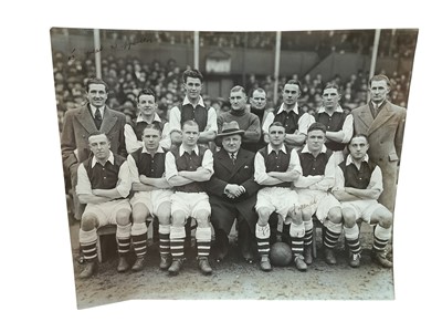 Lot 1118 - Football Black and white 1936-1937 Arsenal team photo