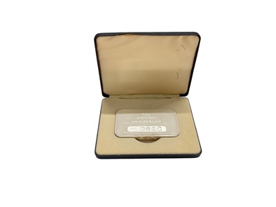 Lot 445 - G.B. - Jubilee .999 pure silver 500 grammes bullion bar, presented by C.E. Heath & Co Ltd 1977
