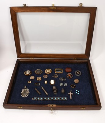 Lot 947 - Pitch pine table top display cabinet housing a good collection of 19th century mourning jewellery