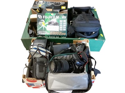 Lot 2968 - Quantity of cameras and accessories