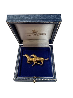 Lot 88 - 9ct gold double galloping horse brooch, 50mm