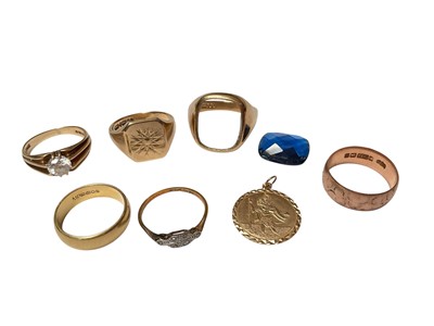 Lot 91 - 18ct gold wedding ring, 18ct gold diamond set ring, 9ct gold single synthetic white stone ring, two 9ct gold signet rings, 9ct gold wedding ring and a 9ct gold St. Christopher pendant (7)