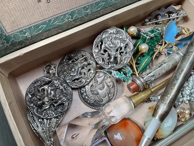 Lot 18 - Group of antique and vintage costume jewellery and bijouterie