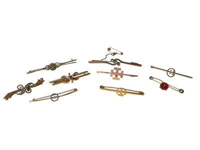 Lot 19 - Group of Victorian and Edwardian gold and yellow metal bar brooches