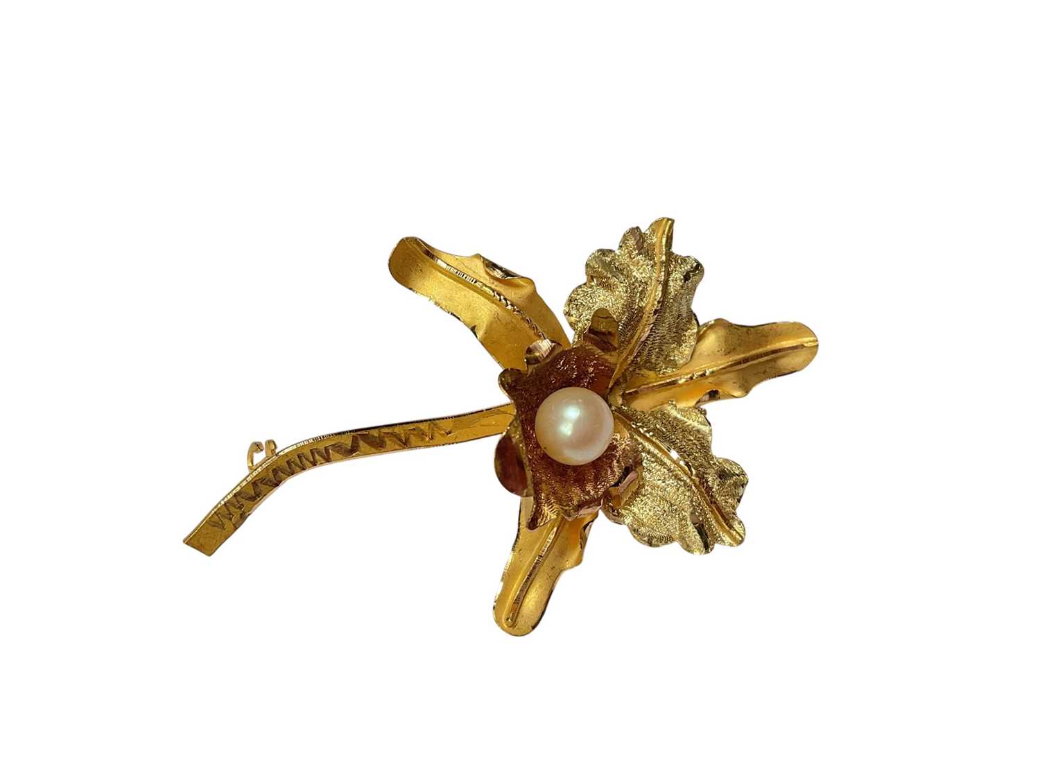 Lot 25 - Yellow metal brooch in the form of an orchid with a cultured pearl stamen, stamped 18K.