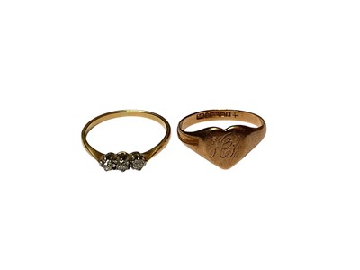 Lot 29 - Old cut diamond three stone ring in yellow metal setting and 9ct rose gold heart shaped signet ring (2)
