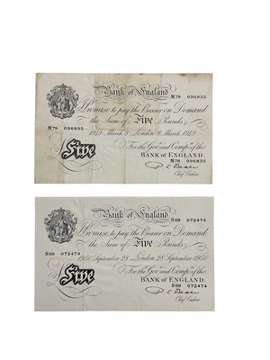 Lot 429 - G.B. - Mixed Bank of England white Five Pound banknotes to include Beale prefix M78, London 8 March 1949 (N.B. Folds & staining) otherwise AF, prefix 869, London 28 Sept 1950 (N.B. Light fol...