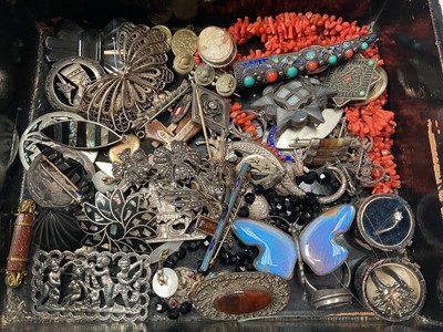Lot 62 - Japanese lacquer box containing antique and vintage costume jewellery including some silver, Victorian agate star shaped brooch, Chinese white metal, coral, turquoise and enamel brooch, cameos, c...