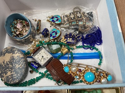 Lot 43 - Group of vintage costume jewellery and accessories to include vintage beads, Eastern style enamelled jewellery, vintage evening bag in a Fortnum & Mason box, powder compact etc