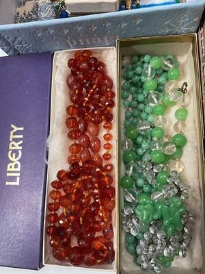 Lot 43 - Group of vintage costume jewellery and accessories to include vintage beads, Eastern style enamelled jewellery, vintage evening bag in a Fortnum & Mason box, powder compact etc