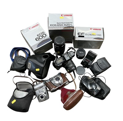 Lot 2995 - Cameras and accessories