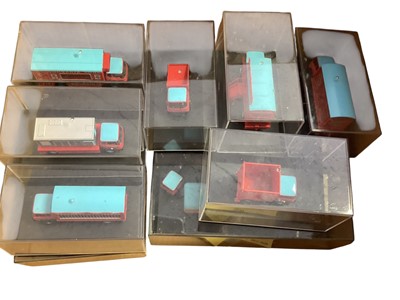 Lot 1752 - Oxford 1:76 scale Chipperfield's diecast vehicles, with Perspex boxes (1 box)