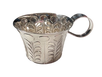 Lot 58 - Art Nouveau silver cup with stylised foliate decoration (Chester 1906), maker George Nathan & Ridley Hayes