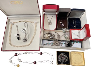 Lot 50 - Group of silver jewellery etc