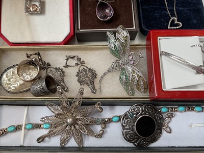 Lot 50 - Group of silver jewellery etc