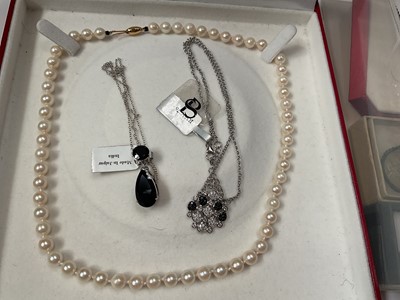 Lot 50 - Group of silver jewellery etc