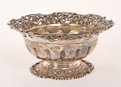 Lot 424 - Victorian silver pedestal dish