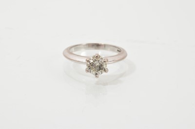 Lot 687 - Diamond ring