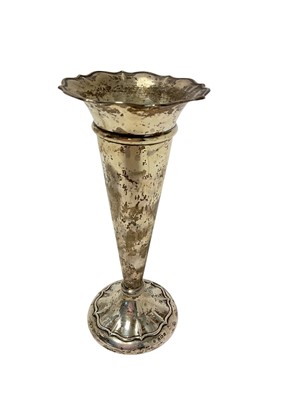 Lot 416 - Silver trumpet shaped vase