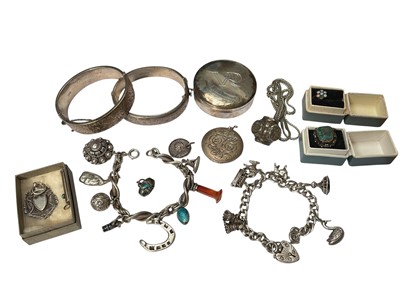 Lot 233 - Group of silver and white metal jewellery