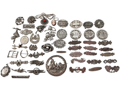 Lot 86 - Collection of mostly Victorian silver brooches