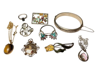 Lot 52 - 1940s silver hinged bangle (Chester 1949), Art Nouveau style silver and enamel brooches, silver gilt tiger's eye pendant on chain, other silver jewellery