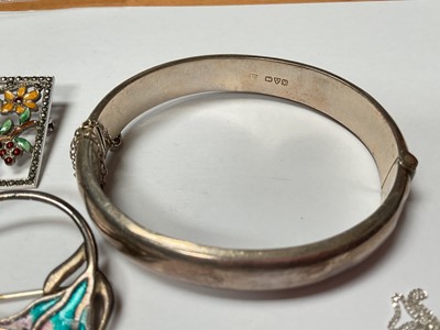 Lot 52 - 1940s silver hinged bangle (Chester 1949), Art Nouveau style silver and enamel brooches, silver gilt tiger's eye pendant on chain, other silver jewellery